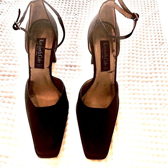 🌺 Black Satin Kenneth Cole heels. 🌺 - Picture 3 of 5